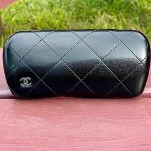 ♦️FANTASTIC♦️VINTAGE CHANEL QUILTED CLAMSHELL CASE 🇮🇹MADE IN ITALY 🇮🇹